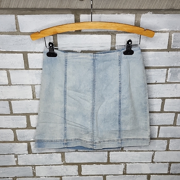 wild fable Dresses & Skirts - Wild Fable Women's Light Blue Denim Jean Mini Skirt Size 6 Back Zipper